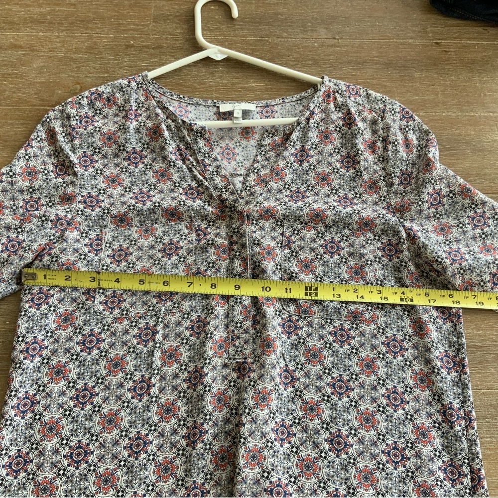 Joie Women's V-neck 100% silk long sleeve‎ button up blouse. Size small - Picture 8 of 9
